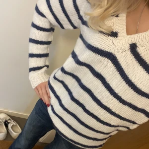 Stickad tröja  - As fin stickad tröja som aldrig kommit till användning tyvärr, verkligen såå snygg!!