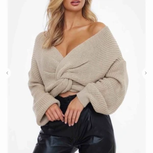 Chiquelle tröja - Säljer en jättefin tröja från chiquelle som aldrig kommer till anvädning. Aldrig använd så i mycket fint skick.