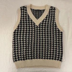 Väst  - Fin stickad väst från shein aldrig använt då det inte är min stil!