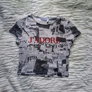 Meshtop - Super cool topp, i meshtyg men inte genomskinlig. Storlek 36 från Asos Design. Helt ny endast provad, då jag glömde returnera i tid. Skickas i orginalpåsen.