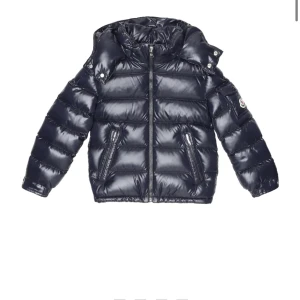 Moncler maya  - Intressekoll på min moncler maya som är inköpt förra året och använd  Max 10 gånger så i jätte fint skick! Qr kod finns i med länken till monclers hemsida den är storlek 12 år men passar mej som har xs i vanliga fall ! 
