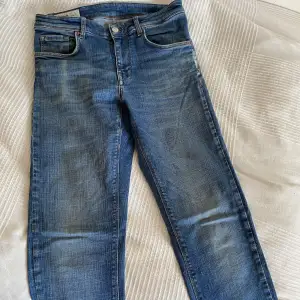 Blåa J Lindberg jeans Passform: slim fit Storlek: w 29 L30 Fint skick, nästan oanvändbara 