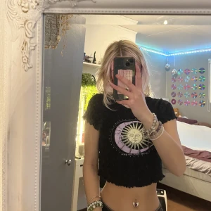 Tröja  - Söt svart tröja knappt använd och i bra skick 