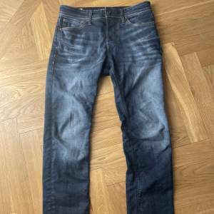 Snygga jeans i fint skick från J&J.  Storlek S/M