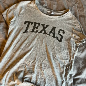 T-shirt - T-shirt från lager 157, knappt använd 💘