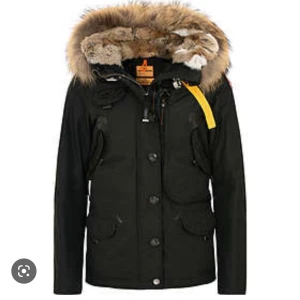 Parajumper Doris  - INTRESSEKOLL PÅ MIN PARAJUMPER Använd 1 vinter, inga synliga skador eller märken. Men vill just nu mest bli av med den! Hör av er för mina bilder och mer info🥰🫶🏽