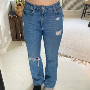 Jeans från Nelly, sällan använd! Väldigt långa i benen (har vikit upp på bilden).