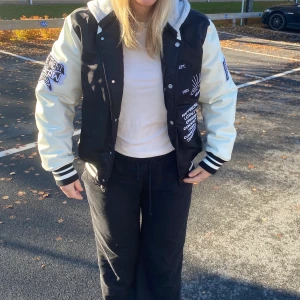 Zara jacka  - 🤍 helt ny jacka från zara med prislapp kvar! Säljer pga att jag ej använder den🤍