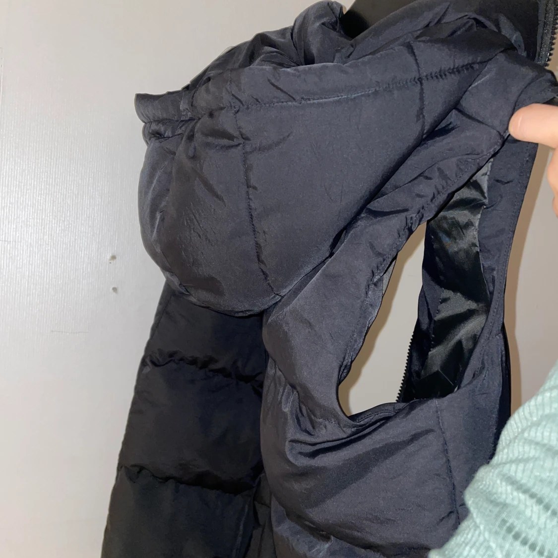 Väst med luva , svart !! - 90