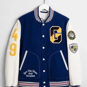 Gant Spring Varsity Jacket  - Säljer min knappt använda varsity jacka. Använd 2 gånger och ser ut som ny. Fråga för fler bilder. Mvh