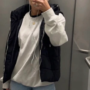 Svart väst - Svart puffar väst för hösten 