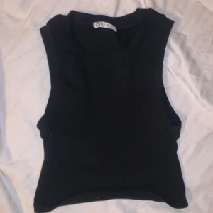 Linne zara - Croppat linne från zara stretchigt. Har ett vitt också fast i stl m.