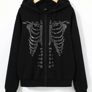 Hoodie🖤 - Säljer denna hoodien för den ej används. Använd ca 1 gång men en ”pärla” saknas :(