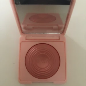 Caia rouge - Oanvänd rouge från caia i färgen Wild strawberry