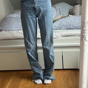 Superfina jeans från zara! Köpta här på plick men knappt använda💗💓Köparen står för frakten💗