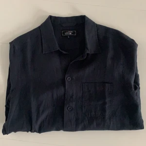 SIR of sweden. Overshirt  - Helt ny overshirt från svenska märket SIR of sweden i linne. Aldrig använd. Ord pris 2000kr. 