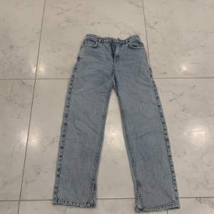 Ljusblåa jeans från Gina Tricot.Jättefina, älskar dom men tyvär har de blivit för små