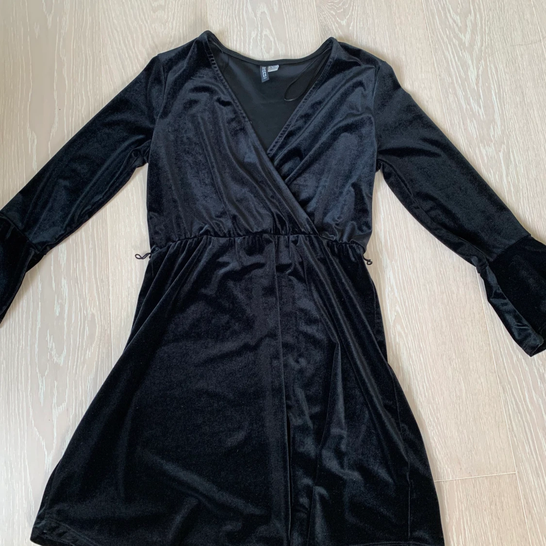 Svart sammetsklänning Hm - 90