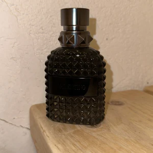 Valentino Edp intense 50ml - Säljer min Valentino parfym som jag användt få gånger. Skriv inte om du inte är seriös tack! Köparen står för frakten