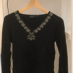 tröja kappahl - långarmad tröja från kappahl i storlek 38/40, med fina mönster