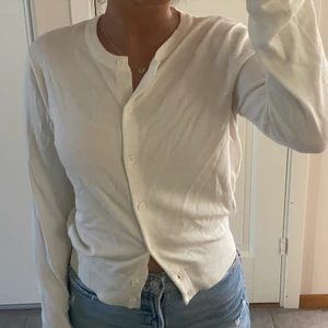 Hm cardigan  - Kofta från hm. Säljer likadan i svart. 100 kr/styck eller 150 kr för båda 