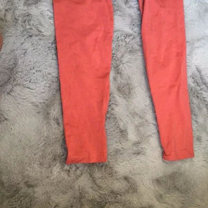  Låg midja det träningsbyxor från gymshark  - I storlek S de är lite missfärgade vid  bäckenet 