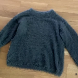 Pelsig tjock tröja  - Pelsig och mysig tjok tröja 