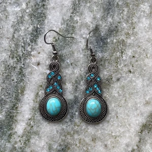 Örhängen  - Jättefina örhängen men har för många! Möts i Stockholm eller skickar mot fraktkostnad 💕