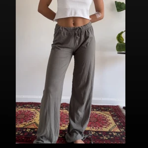 Mjukisbyxor - Supersköna mjukisbyxor med supernice fit. Snöre i midjan och i byxbenen för justering😘