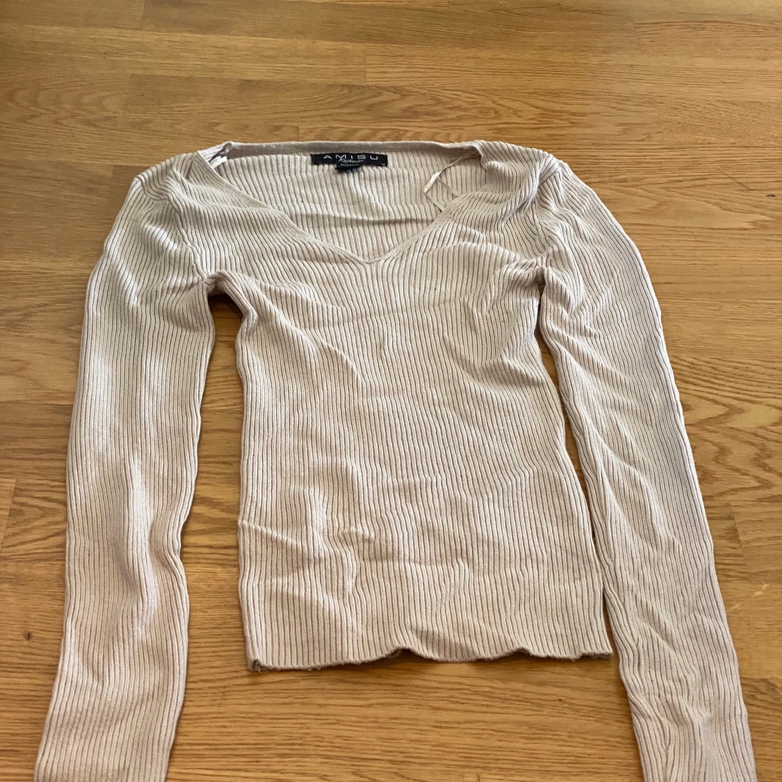 Beige långärmad tröja från AMISU Stl XS