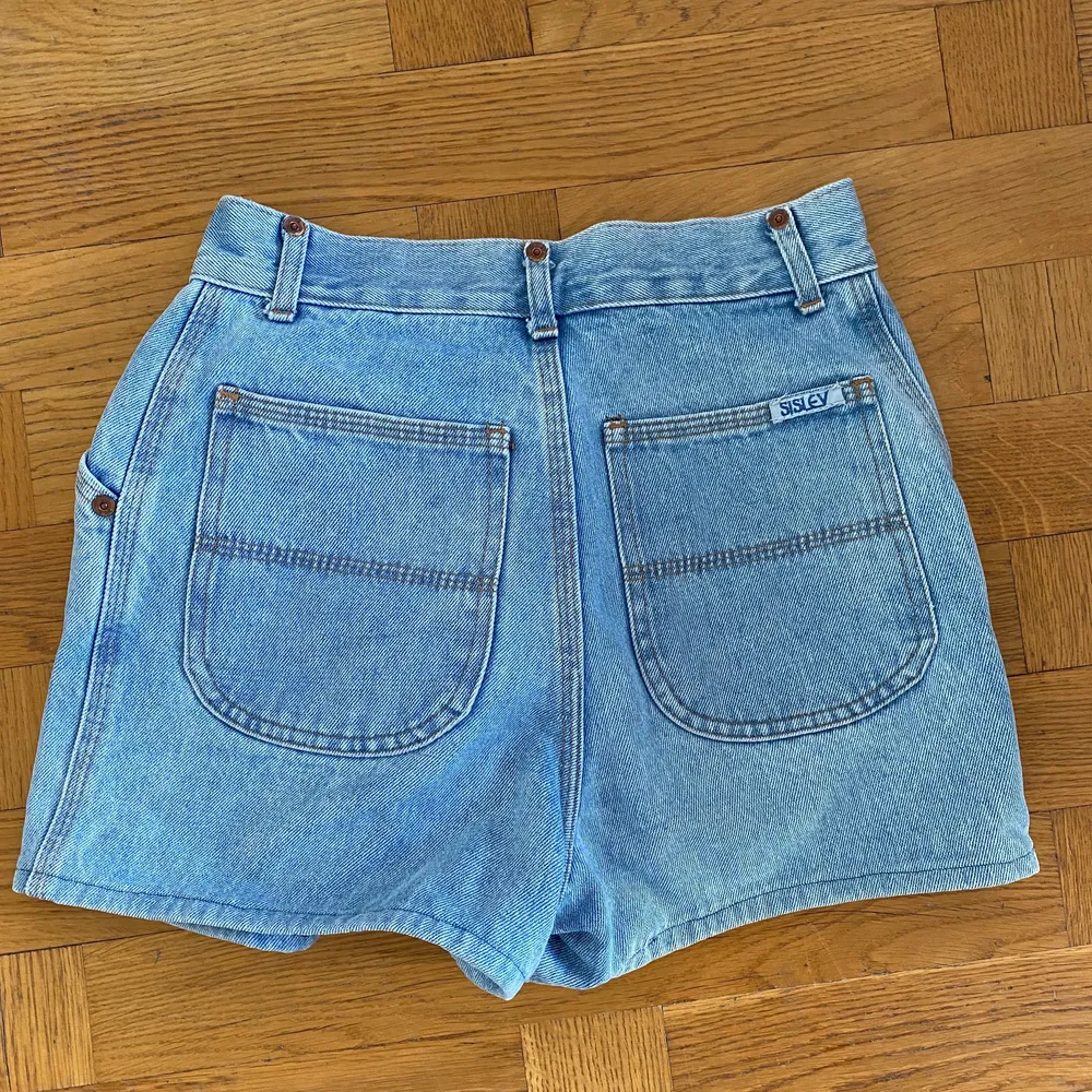 Världens finaste vintage jeansshorts från sisley. Fint skick . Shorts.
