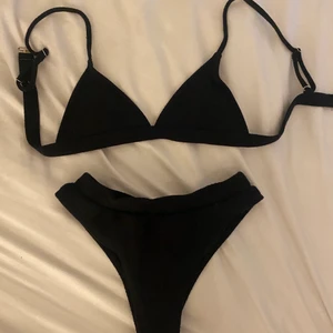 Ribbad bikini - Endast testad Storlek M men liten i storlek xs/s Bikinitrosan är highleg