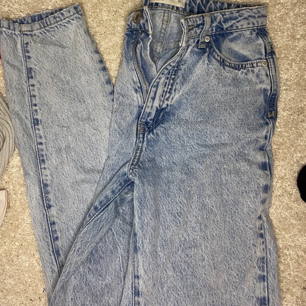 Jeans från Gina, Aldrig anvönda då dom är försmå. Jeans & Byxor.