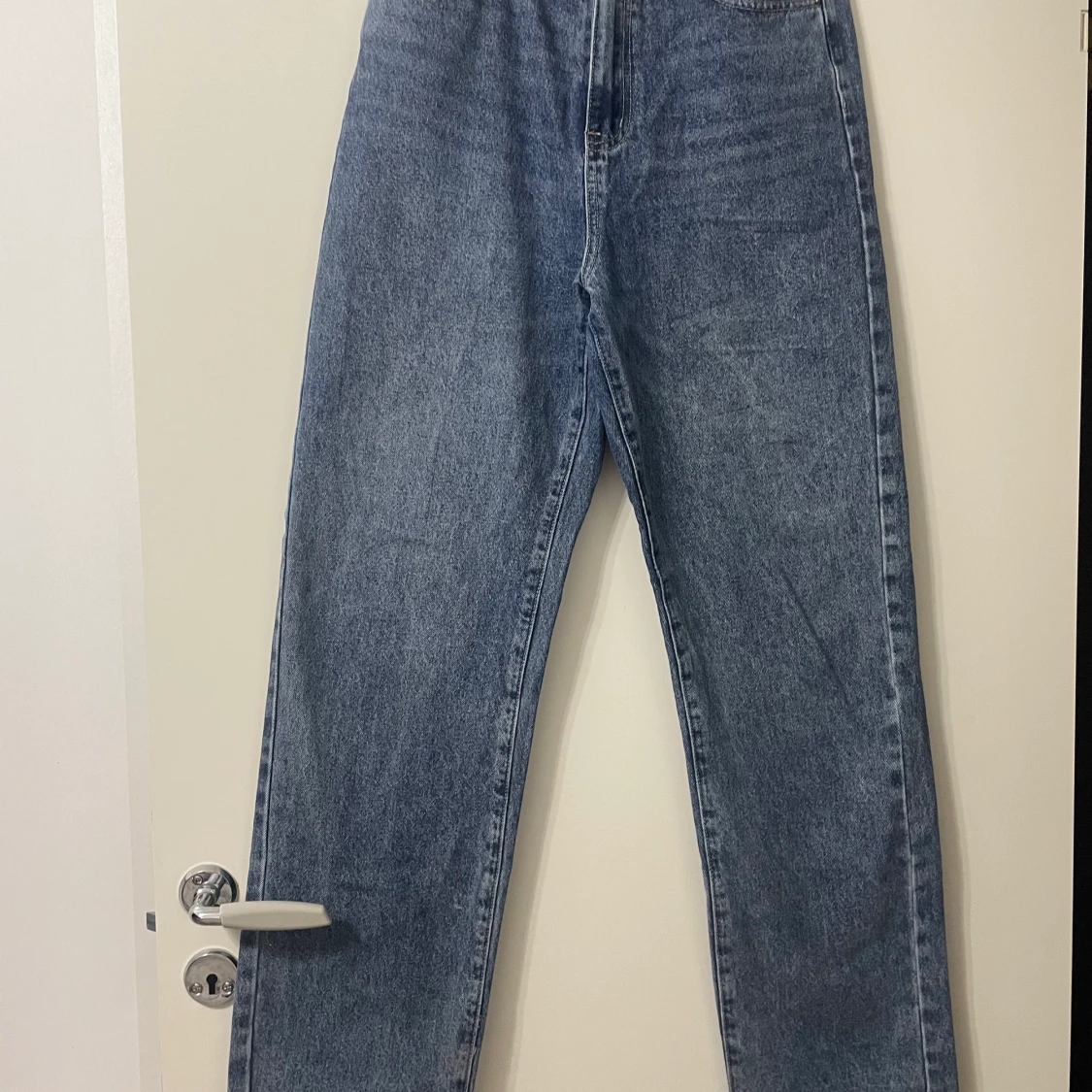 Mörk blå jeans