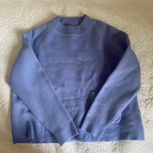 Lila sweatshirt  - Lila sweatshirt från Carin western. Vacker men används inte längre. Bra nu till vintern. 