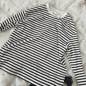 Randig tröja - Randig långärmad tröja i Storlek S, 80 kr + frakt. 