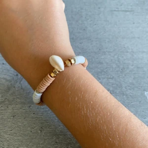 Armband  - Säljer detta fina armband gjort av claypärlor kan kanske göra fler 😊