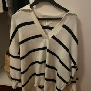 Stickad tröja - Stickad tröja, inga defekter, använd fåtal gånger! 💗🫶  