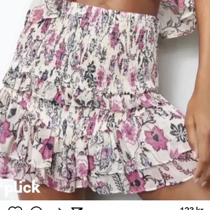 SÖKER - SÖKER DENNA KJOL I XS/S för ett rimligt pris!