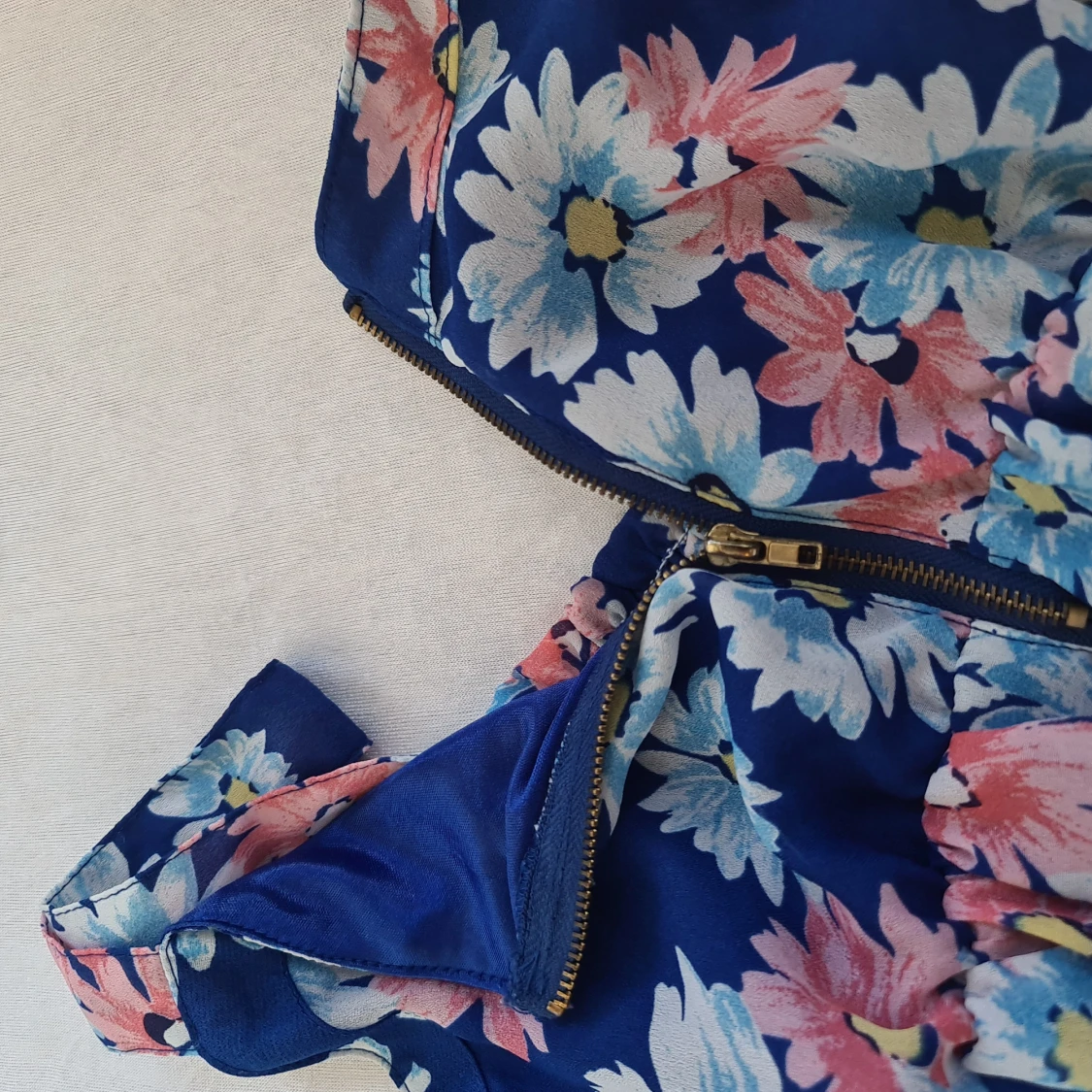 Blå blommig miniklänning - 91