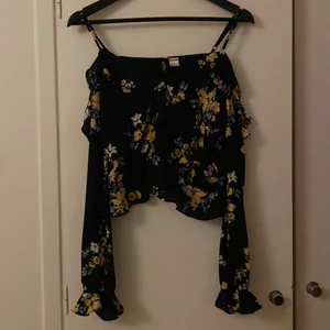 Blus  - Blus från h&m storlek 42 