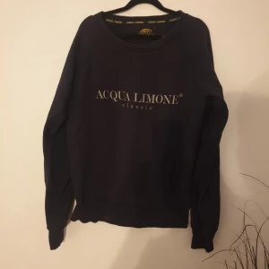 Aqua Limone, mörkblå hoddie  - Aqua Limone, mörkblå hoddie  (Färgen är som bild 2 visar) Stl M