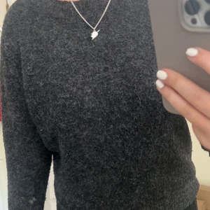 stickad tröja  - stickad tröja från vero moda, nästan aldrig så väldigt bra skick