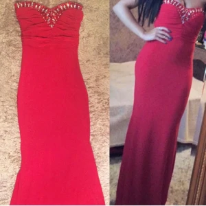 Asos  - Enkel röd maxi klänning i bra skick. Använd- endast en gång. 