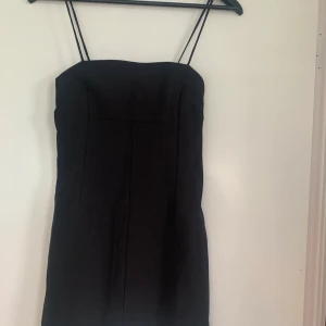 Mini dress Urban Outfitters - Söt kort mini dress som sitter tajt, från Urban Outfitters och i gott skick. 