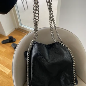 Tiamo väska  - Säljer min stora tiamo väska som är i vädligt bra skick. Nypris: 599 