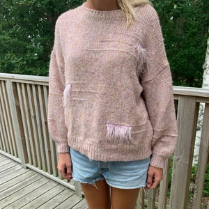 Min favorit stickade tröja! - En Såå snygg unik stickad tröja som jag älskar men måååste verkligen rensa ut kläder tyvärr! Den är så himla cool och snygg💓den är från ett jättefint märke och köptes för över 1000 men har nästan aldirg hunnit använda den tyvärr💓