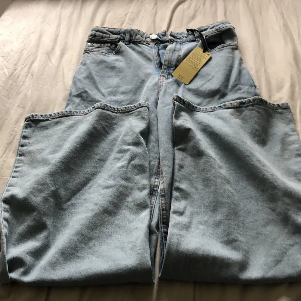 Nya jeans från Lindex, i Viola, frakt tillkommer . Jeans & Byxor.