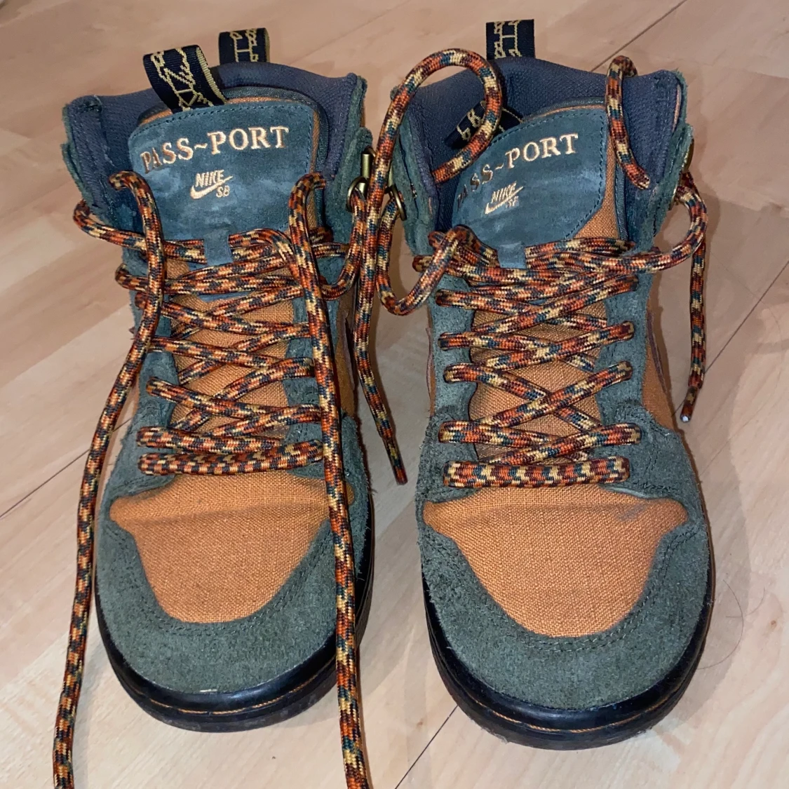 High Dunks Passport  - 90