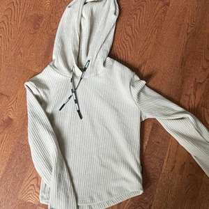 Stronger hoodie  - En hoodie från stronger aldrig använd därför den säljs💗